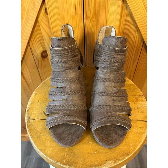 Not Rated Strappy Heeled Sandal Boots 10 Faux Suede Brown Block Heel Back Zip - Picture 2 of 8